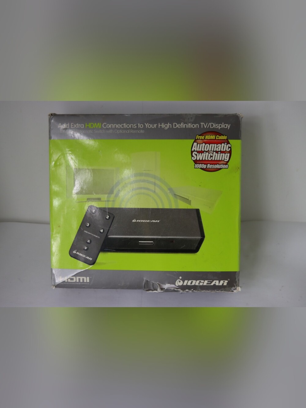 IOGEAR HDMI Automatic Switching Box with Remote - Lime Green Packaging